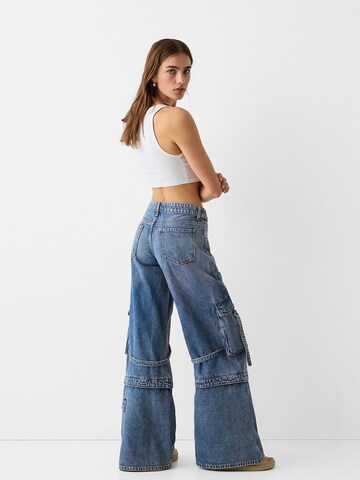 Wide Leg Jeans cargo Bershka en bleu