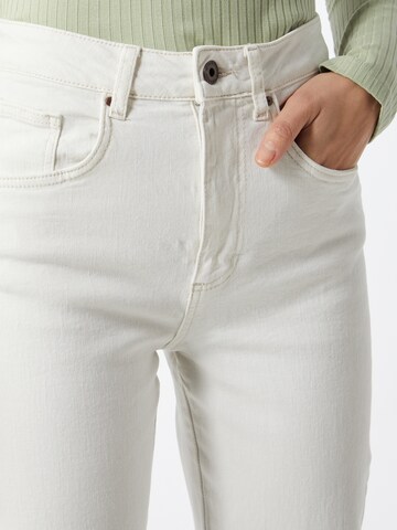 Cotton On Regular Jeans i vit