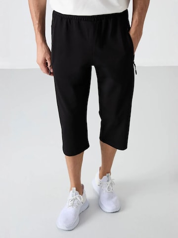 Tommy Life Regular Trousers in Black: front