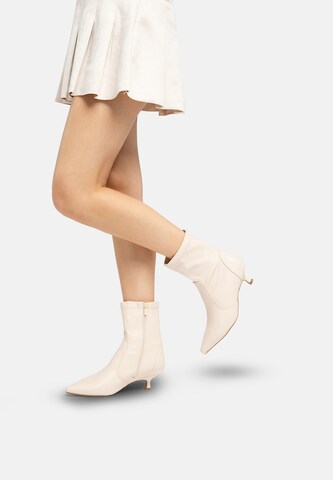 Salinyang Ankle Boots in Beige