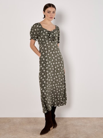 Robe Apricot en vert
