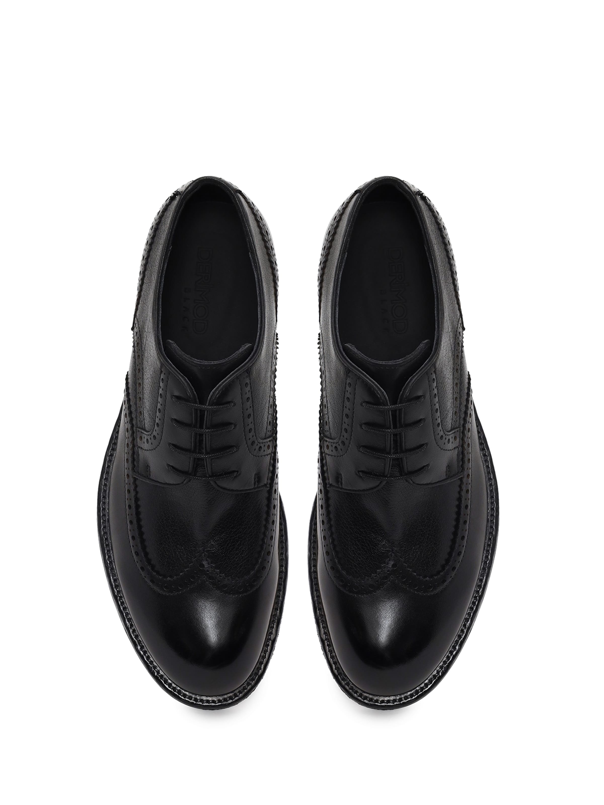 Scarpa stringata di Derimod in nero