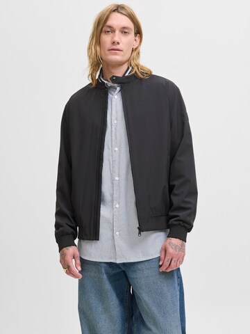 JACK & JONES - Chaqueta de entretiempo en negro: frente