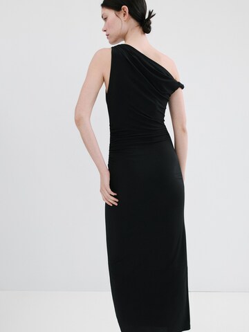 Rochie 'TORY' de la MANGO pe negru