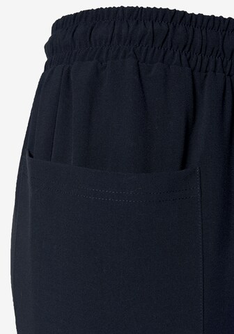 LASCANA Slimfit Bundfaltenhose in Schwarz