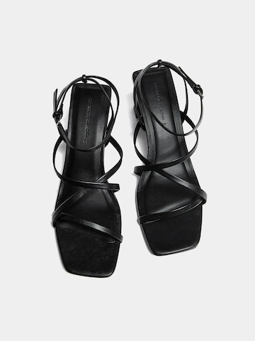 Pull&Bear Sandali s paščki | črna barva