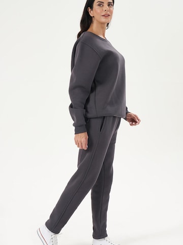 LOUIS LECLER Sweatshirt 'Avery' in Grijs