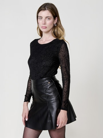Tricou de la KOROSHI pe negru