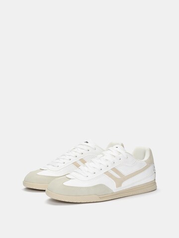 Sneaker bassa di Pull&Bear in bianco
