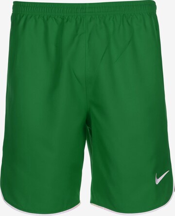 NIKE Regular Sportshorts in Grün