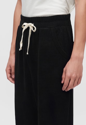 Atelier de roupa Wide Leg Housut 'LANIK' värissä musta