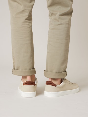 Deeluxe Sneakers laag 'CIOTAT' in Beige
