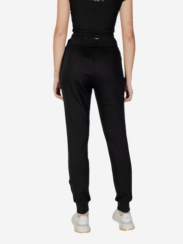 regular Pantaloni sportivi 'XW000824 AF10818' di ARMANI EXCHANGE in nero