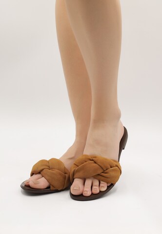 IZIA Mules in Brown