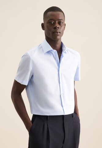 Coupe regular Chemise business 'Smart Essentials' SEIDENSTICKER en bleu : devant