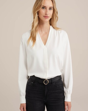 WE Fashion Blouse in White: front