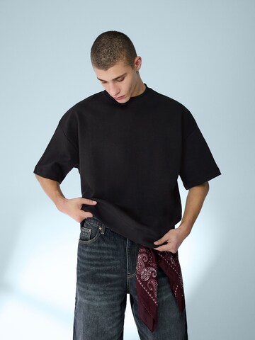 Bershka Суичър в черно: отпред