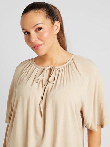 Camicia da donna 'ERINNA' di ONLY Carmakoma in beige