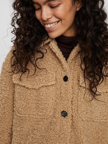 VERO MODA Between-Seasons Coat 'Kyliefilucca' in Brown