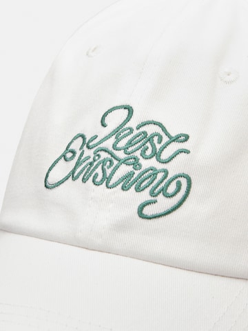 Casquette 'JUST EXISTING' Pull&Bear en blanc