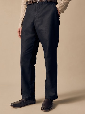 Regular Pantalon chino Next en noir : devant