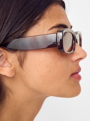Bershka Sonnenbrille in Braun