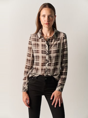 Camicia da donna di KOROSHI in grigio: frontale