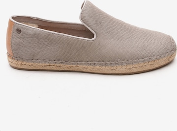 UGG Flats & Loafers in 40 in Grey: front