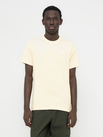 Nike Sportswear Regular fit Μπλουζάκι 'CLUB' σε μπεζ: μπροστά