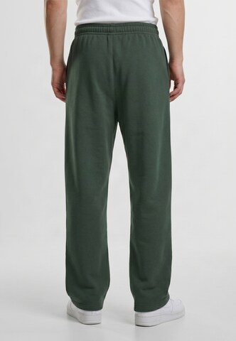 Urban Classics Regular Pants in Green