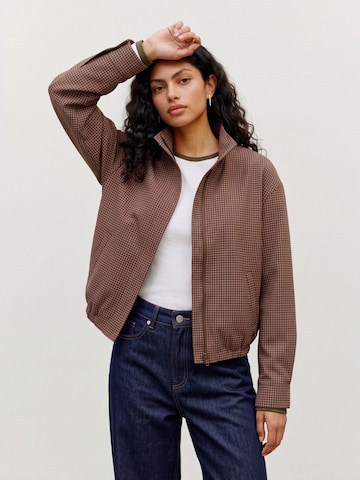 VERO MODA Tussenjas 'VMLauralea' in Bruin: voorkant