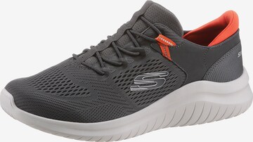 Baskets basses SKECHERS en gris : devant