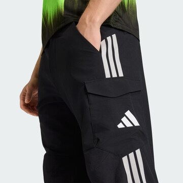 ADIDAS PERFORMANCE - Loosefit Pantalón deportivo 'Mercedes - AMG Petronas Formula 1 Team Mechanics' en negro