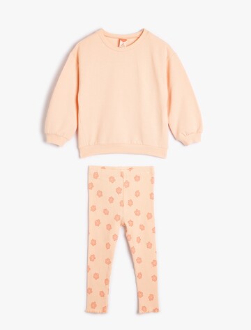 Koton Set in Oranje: voorkant