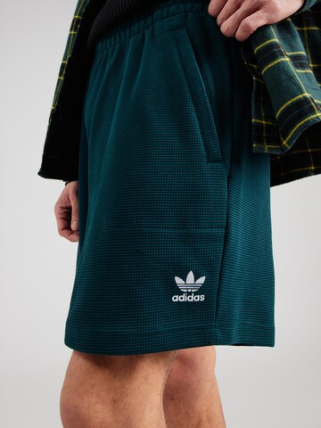 Regular Pantalon 'ESS' ADIDAS ORIGINALS en vert