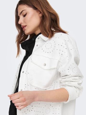 Veste mi-saison 'Elena' ONLY en blanc