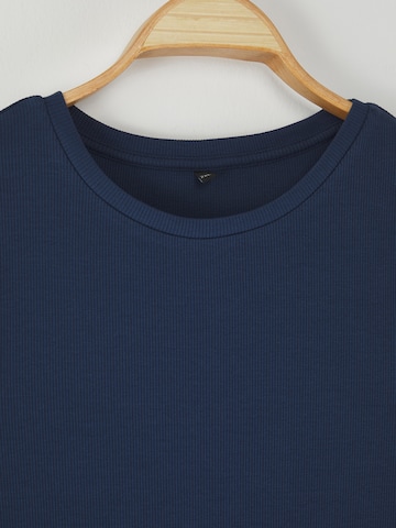 Trendyol Curve T-shirt i blå