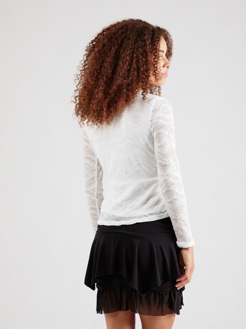 T-shirt 'Loretta' ABOUT YOU en blanc