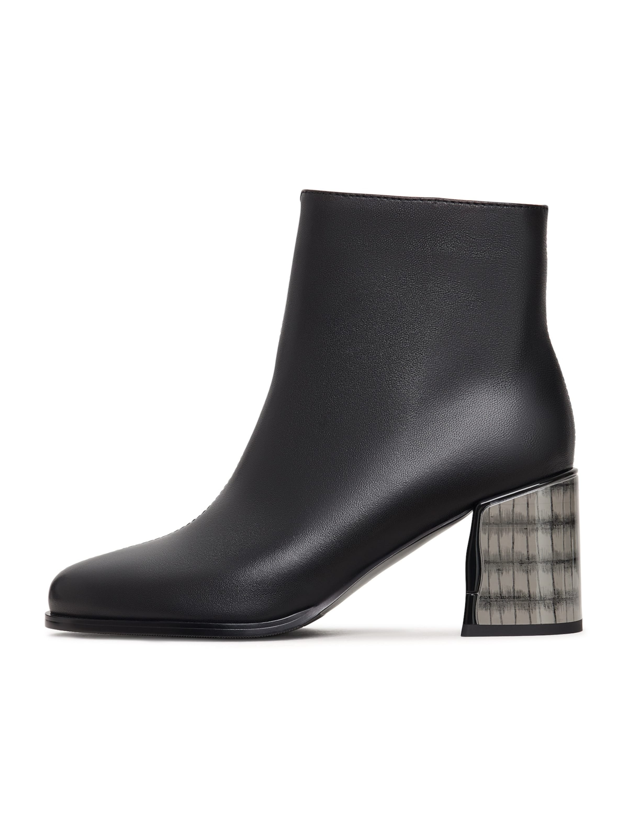 CESARE GASPARI Ankle boots in Black: front