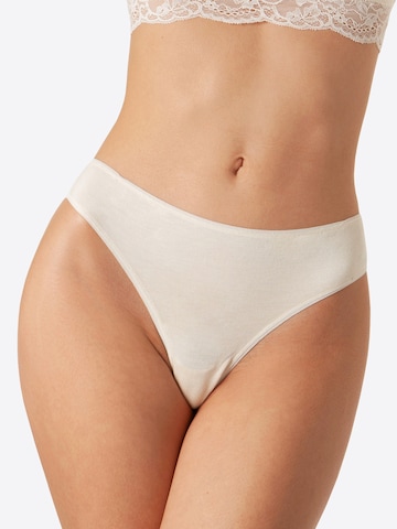 Yenita String in Wit: voorkant