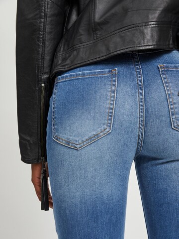 Vila Tall Skinny Jeans 'Ekko' in Blau