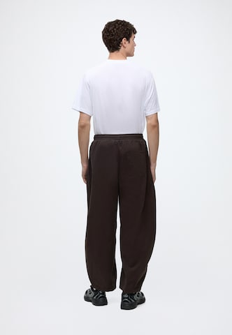 WEEKDAY Barrel Pants 'Dante Cocoon' in Brown