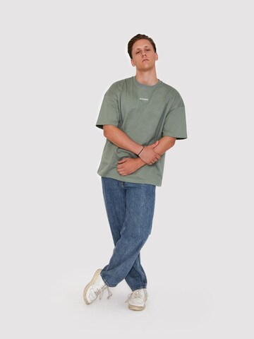 BAYSIDE BOUND Oversized shirt 'THE BAYSIDE UNISEX OVERSIZE TEE' in Groen