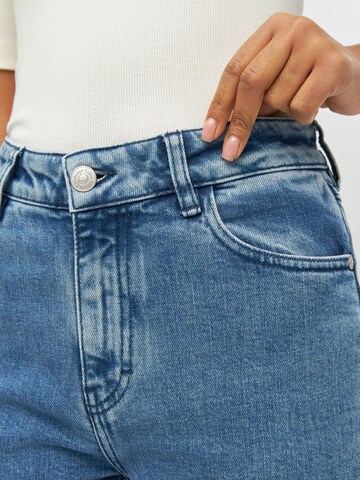 KnowledgeCotton Apparel - Tapered Vaquero 'Iris' en azul