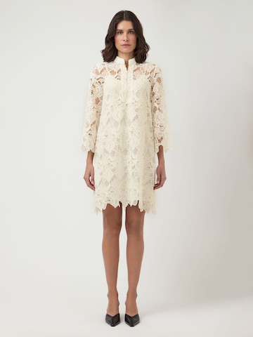 Robe de cocktail YAS en blanc : devant