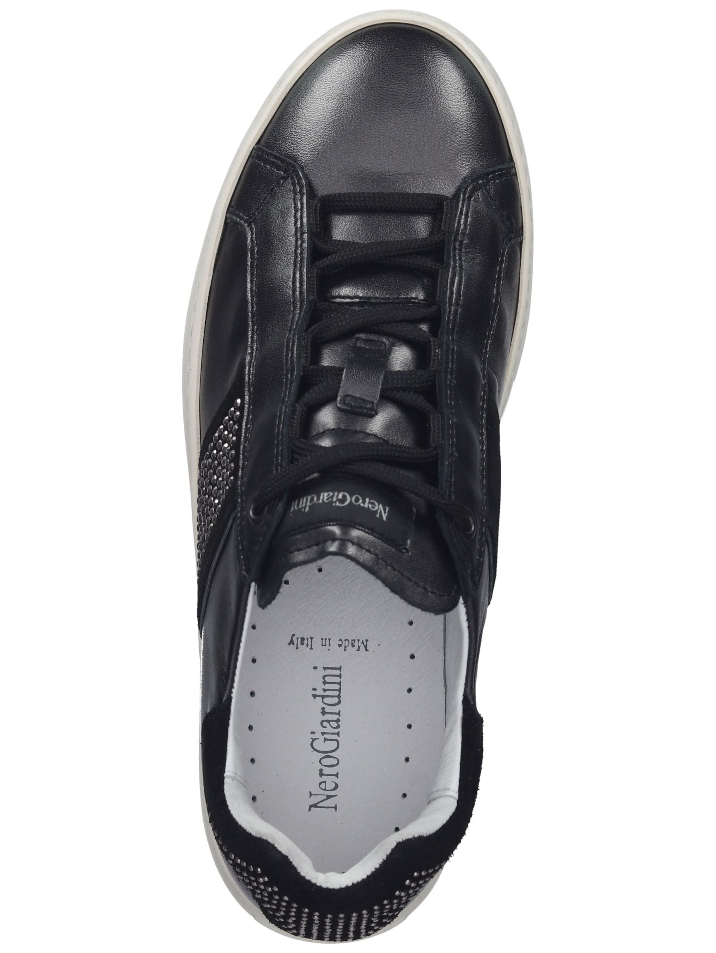 Baskets basses Nero Giardini en gris