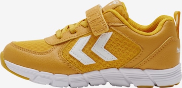 Scarpa sportiva di Hummel in giallo: frontale