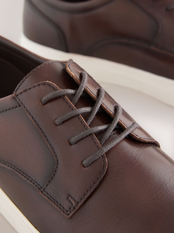 Next Sneaker in Braun