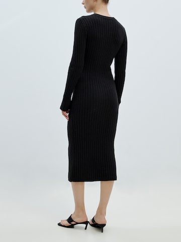 EDITED Stickad klänning 'Saphia' i svart