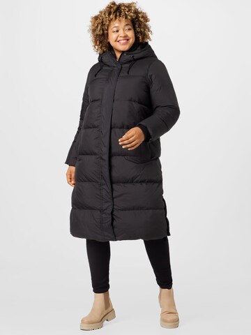 Vero Moda Curve Winter Jacket 'Erica' in Black: front